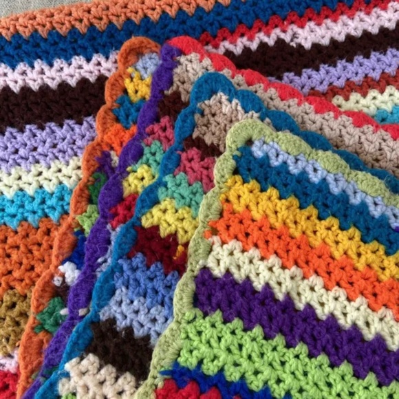 Rainbow Crochet Afghan Blanket Scalloped Vintage - Picture 5 of 5